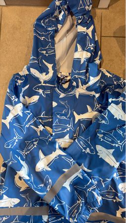 Kids Regenjacke Blau mit Haien Grösse 116 wie neu