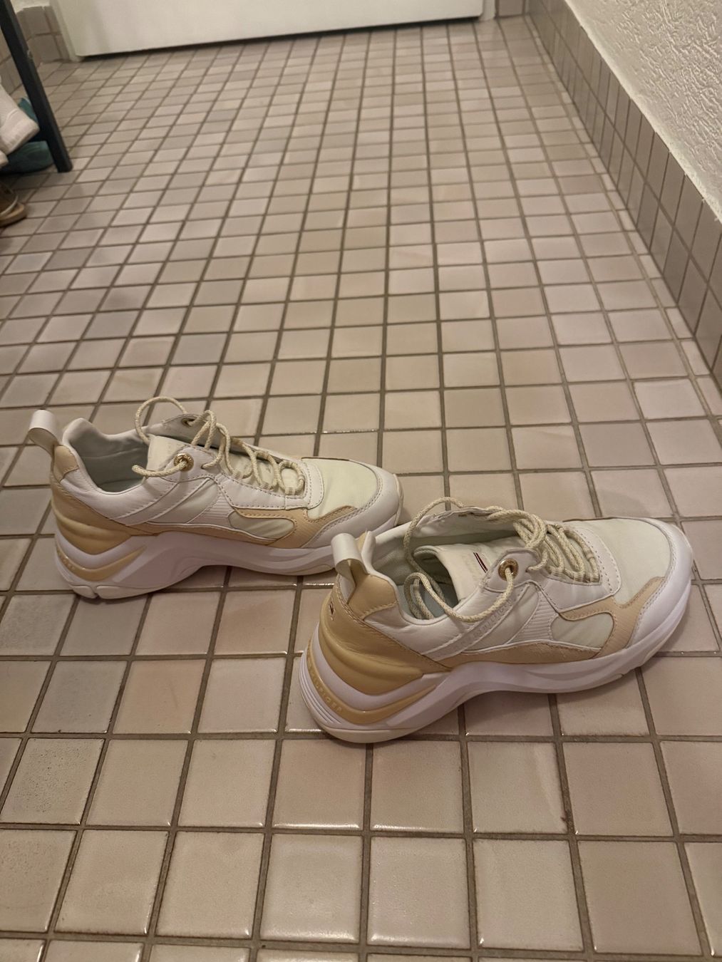 Tommy Hilfiger Damenschuhe: Baskets Tommy Hilfiger taille 36 – Gebraucht aus Vevey von liv_998v 3
