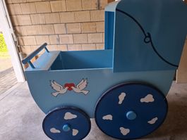 Deko-Kinderwagen aus Holz, hellblau, für den Garten!
