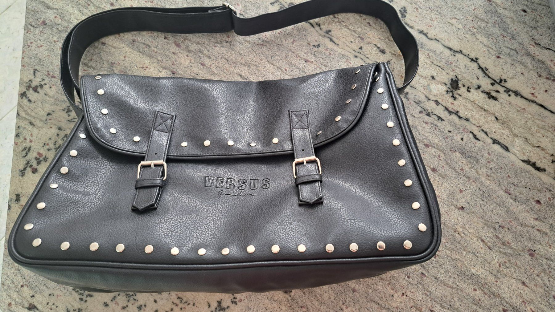 Borse da donna: Versus Handtasche – Usato da Pfäffikon ZH venduto da Valsangiaccomo