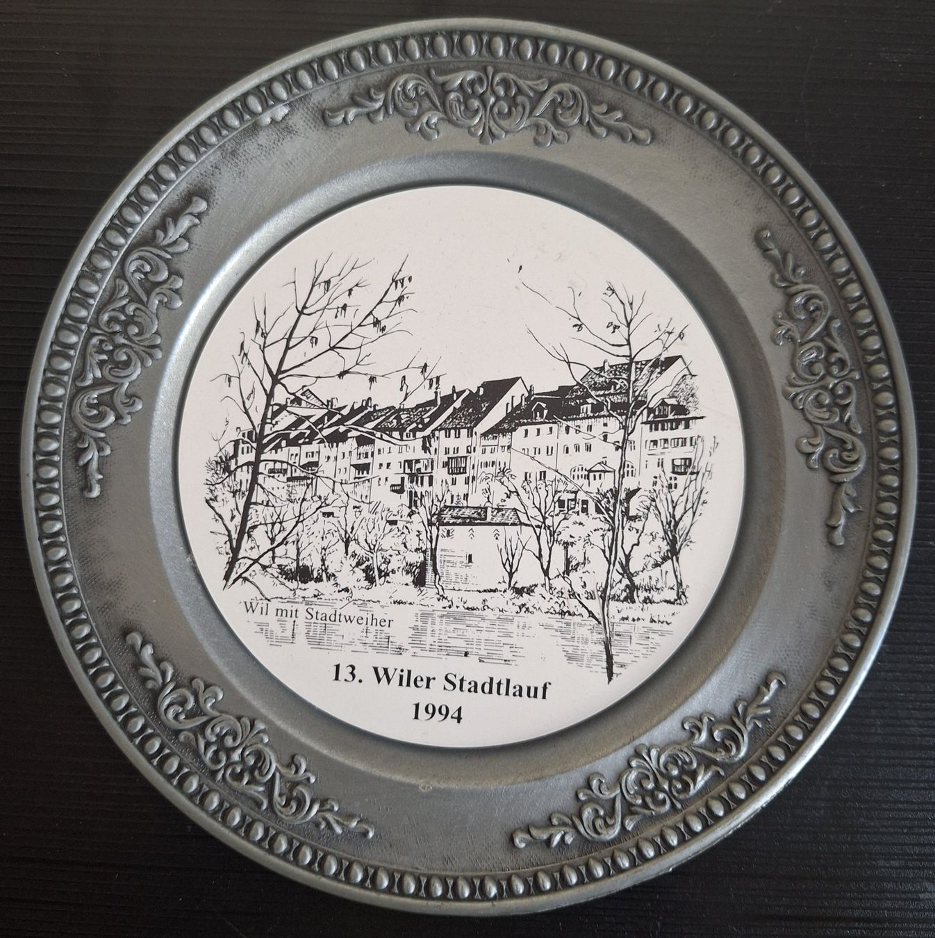 Autres collections & raretés: Assiette décorative Wil avec Stadtweiher 1994 – D'occasion à Rickenbach b. Wil par joeletaxi1954
