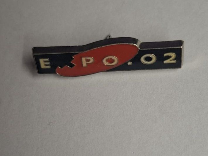 Placchette & Badge: Pin Expo 2002 Black Cover - Box 52 – Usato da Köniz venduto da Pinscollect