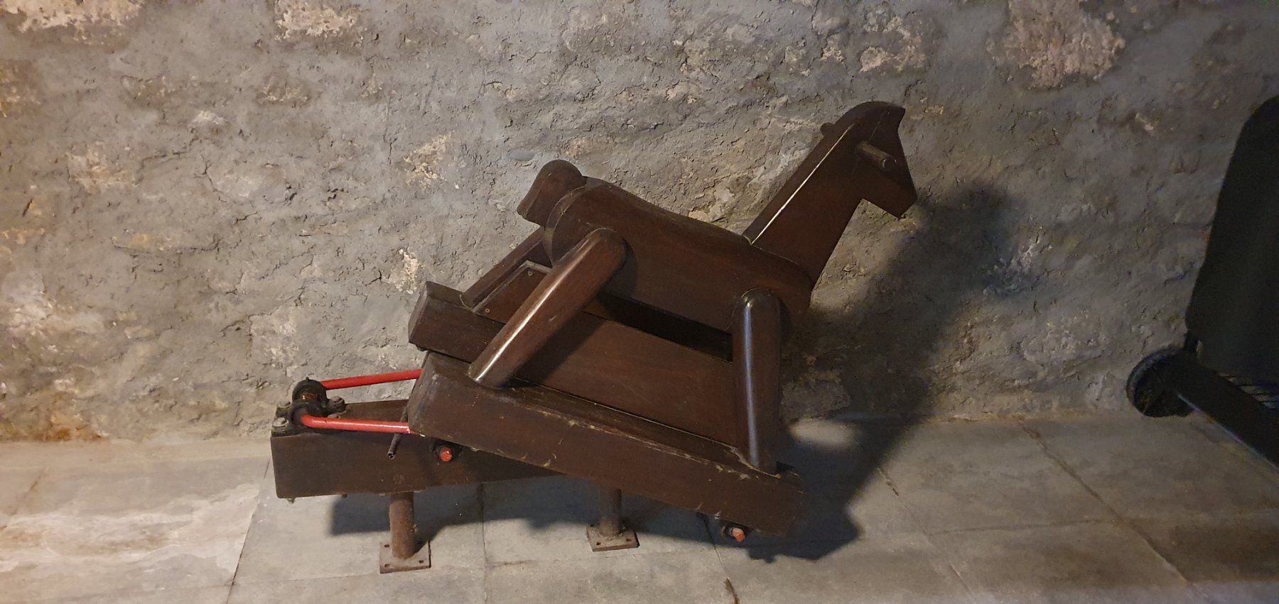 Giocattoli: Cheval à bascule en bois – Usato da Savagnier venduto da Claudibus 2