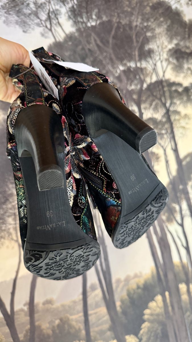 Scarpe da donna: NEU Stiefeletten mit Blumenmuster - Gr 39 – Nuovo e nell'imballaggio originale da Zürich venduto da Katy555 1