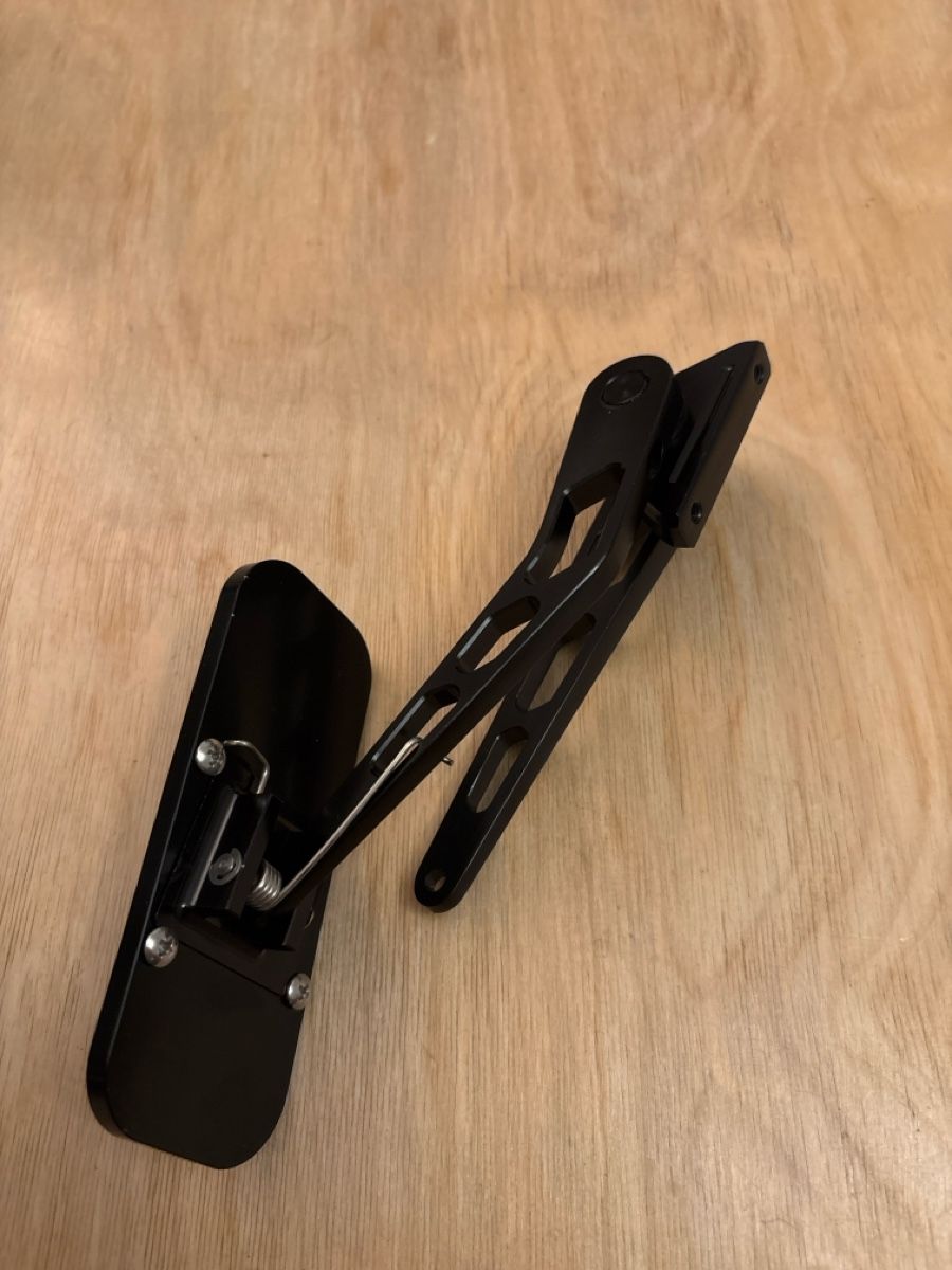 Tutti pezzi di ricambio auto: Gaspedal universal Oldtimer schwarz neu – Nuovo e nell'imballaggio originale da Zürich venduto da Sutecs 1