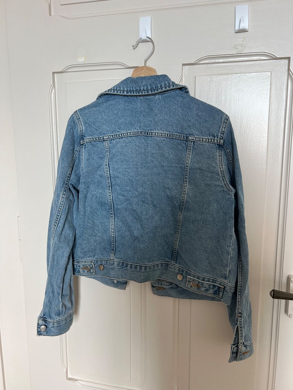 Vestes: Veste en jeans classique 40-42 – D'occasion à Neuchâtel par Thesebootsaremadeforwalking 2