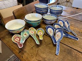 Konvolut japanische Suppenschalen und Löffel