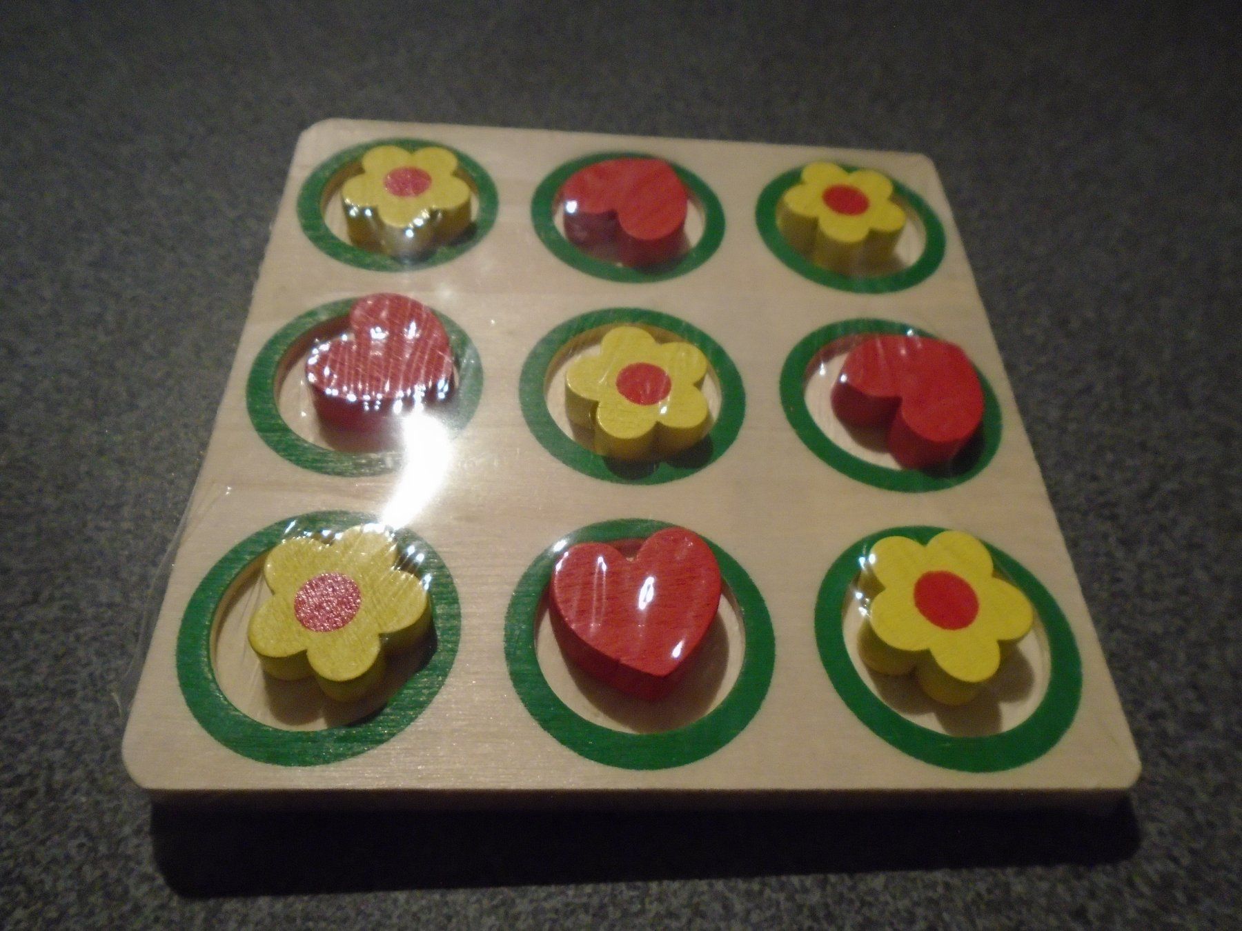 Jeux: Tic Tac Toe, Blumen/Herzen – Neuf avec emballage d'origine à Zürich par Motzkuh