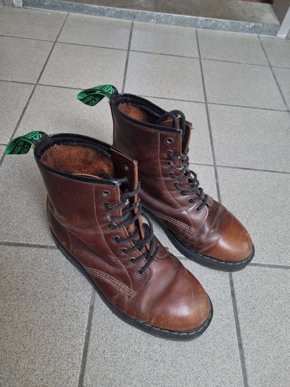 Solovair Scarpe da donna: Braune Solovair / Doc Martens, 39.5 – Usato da Zürich venduto da sar_7tdq 2