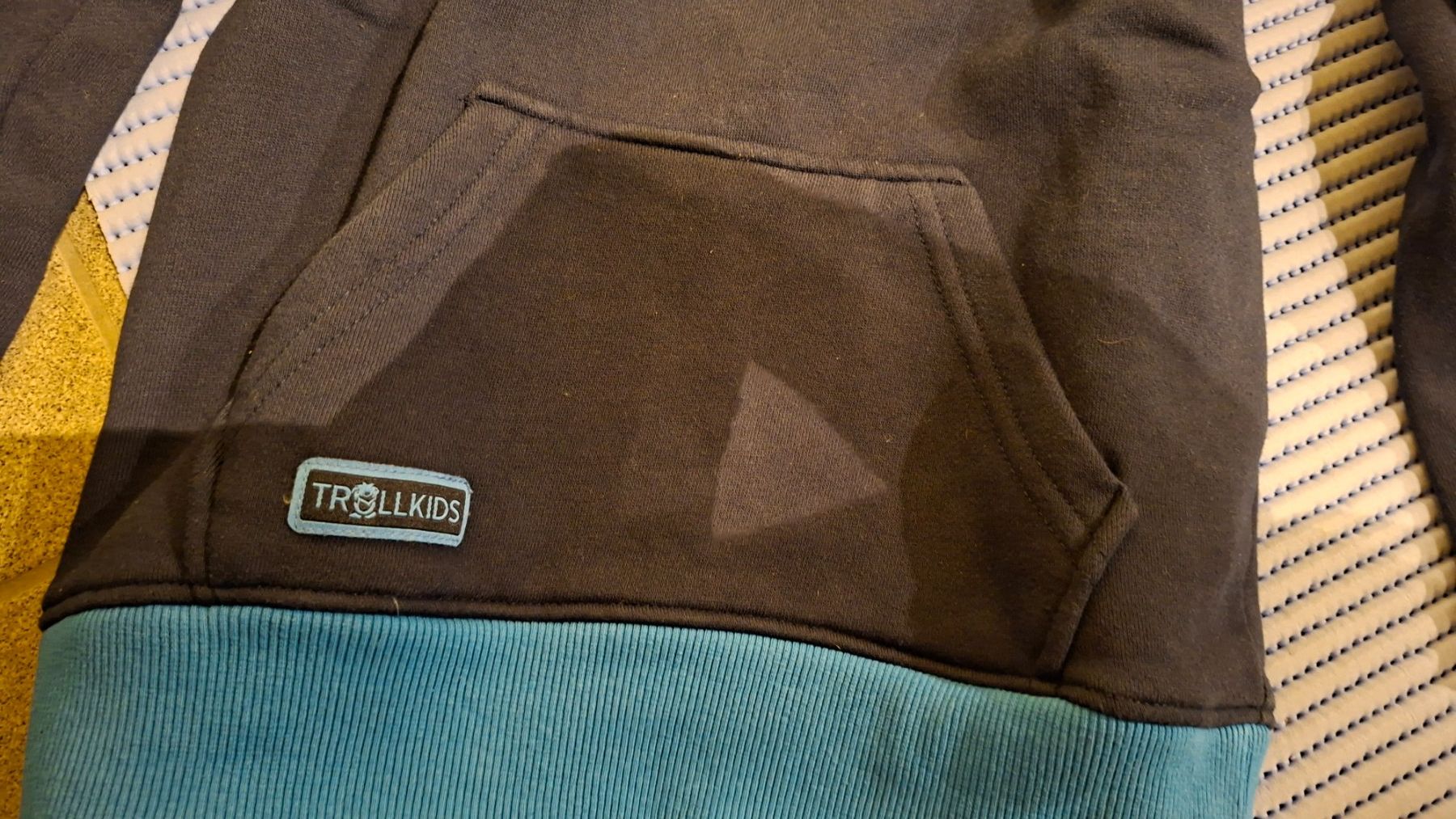 Maglioni & Felpe: Trollkids Kapuzenpullover dunkelblau, Grösse 140 – Nuovo (secondo la descrizione) da Oftringen venduto da januarloch 2