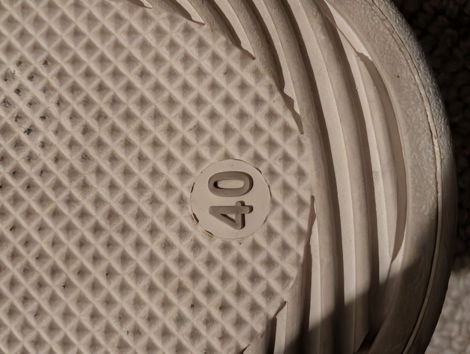 Marc Cain Damenschuhe: MarcCain Sneaker, Grösse 40, goldige Details – Gebraucht aus Herisau von apo_bxx7 3