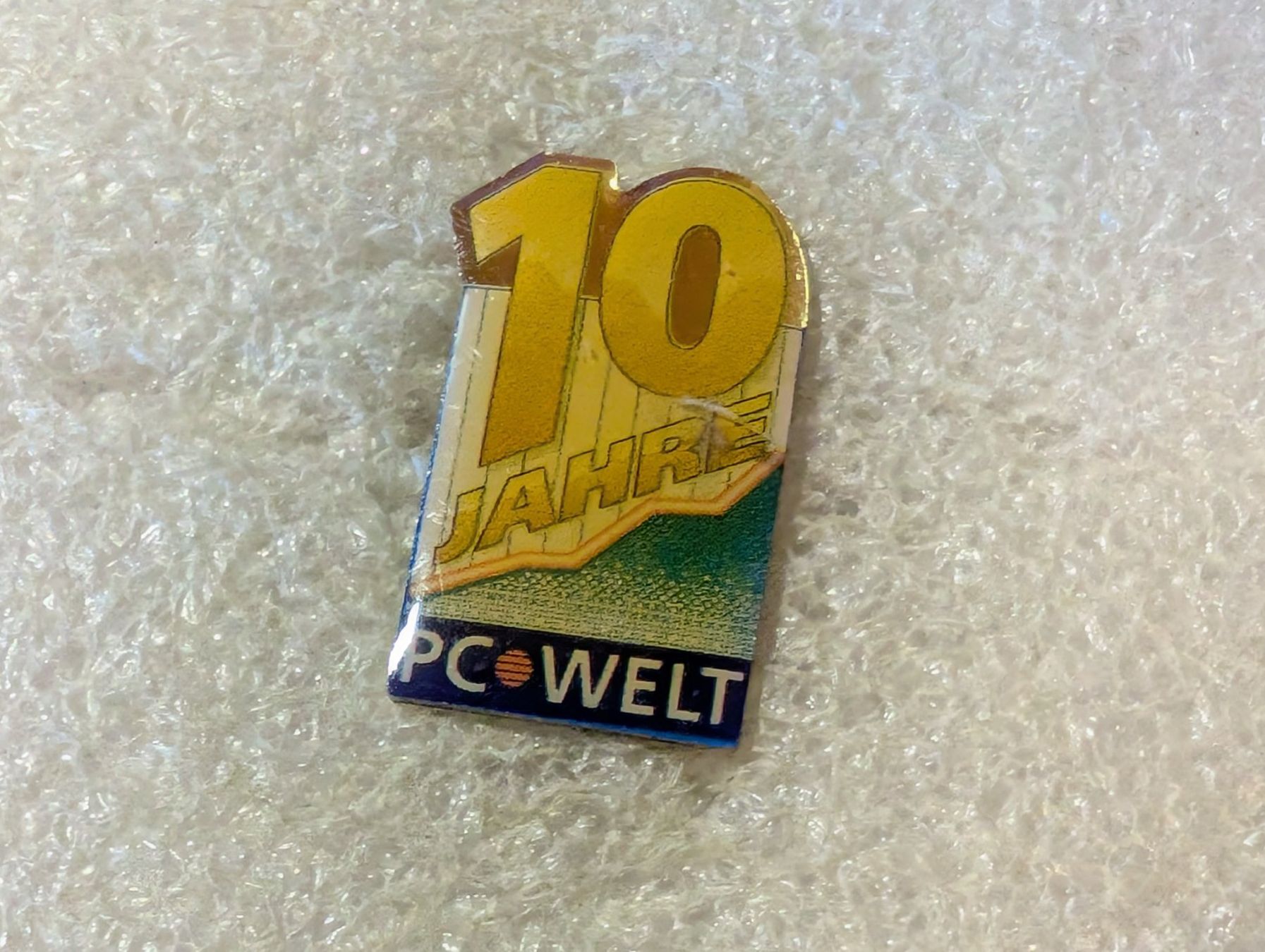 Placchette & Badge: Ansteckpin 229: 10 Jahre PC Welt – Usato da Oppligen venduto da Pin-Fall-Shop