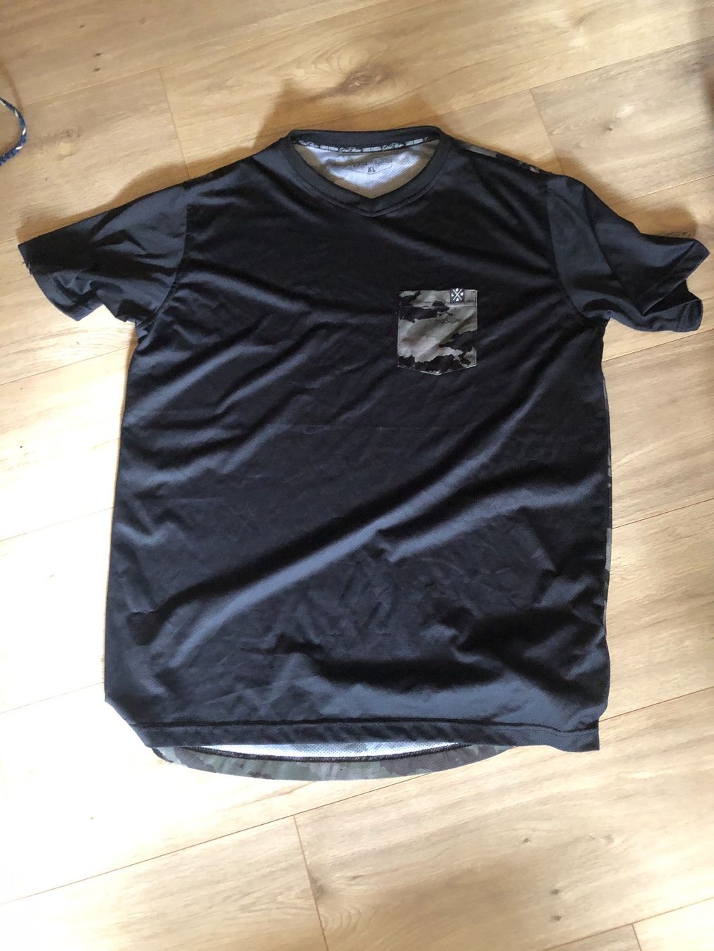 T-shirt: Fahrrad Tshirt – Usato da Schaffhausen venduto da lua_9yfq