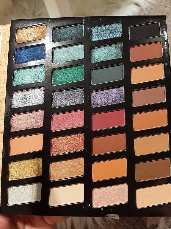 Make-up: eyeshadow palette – Usato da Hochdorf venduto da gal_w9hk 4