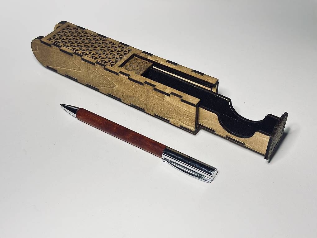 Stifte & Marker: Étuis à stylos en bois neuf – Gebraucht aus Vinelz von Sevy100 1