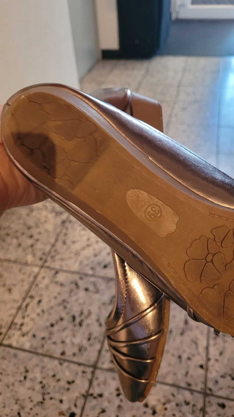 Damenschuhe: Schöne glänzende Ballerinas, Grösse 39 – Gebraucht aus Brugg AG von Ela_Obi 3