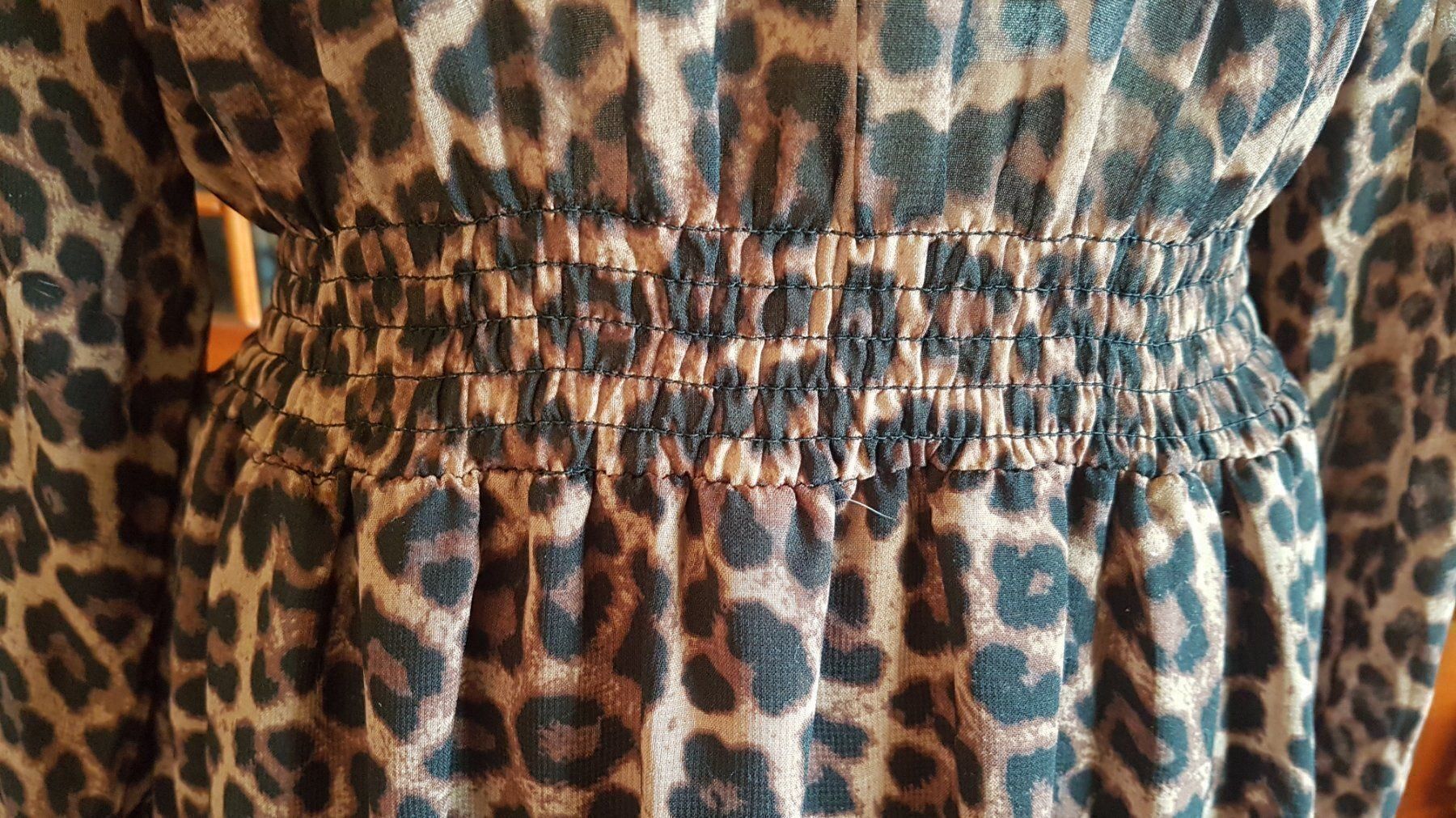 H&M Vestiti: Wadenlanges langärmliges Leo-Kleid – Nuovo (secondo la descrizione) da Oberengstringen venduto da Sheera7 5