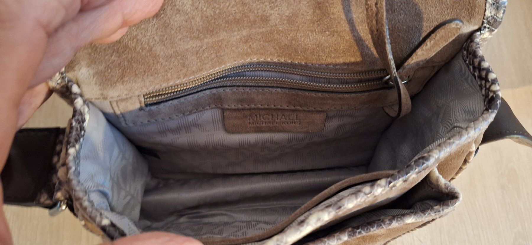 Michael Kors Sacs femmes: Michael Kors - Umhängetasche Wildleder/Pythonprägung – D'occasion à Granges VS par dan_6bcm 4