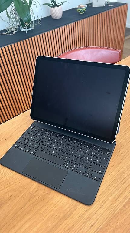 Apple Tablet PC: iPad Air 11' - Magic Keyboard - Smart Folio - Apple Pencil – Usato da Jouxtens-Mézery venduto da fra_7dvy 1
