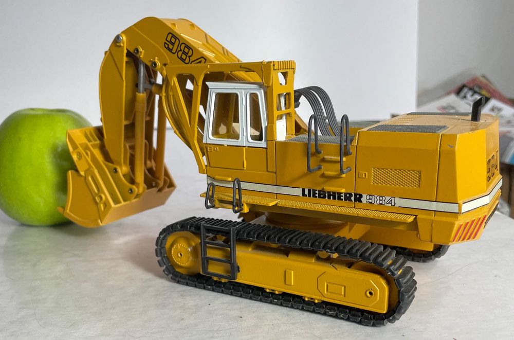 Modell LIEBHERR R 984C Bagger Technische Daten 2007-2010 Bag (Gebraucht ...