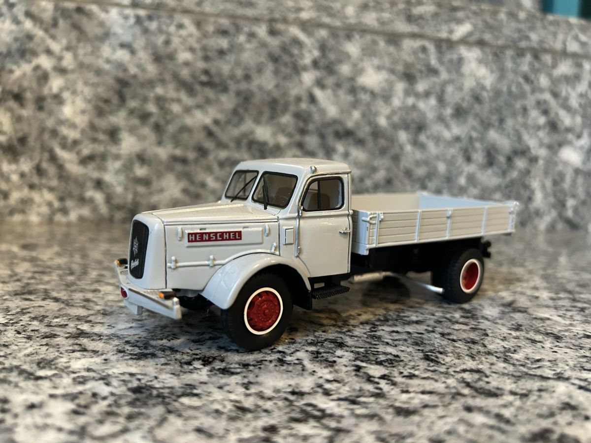 Modellbausätze & Standmodelle: Henschel, 1:50 – Gebraucht aus Horw von Tigercat635 1