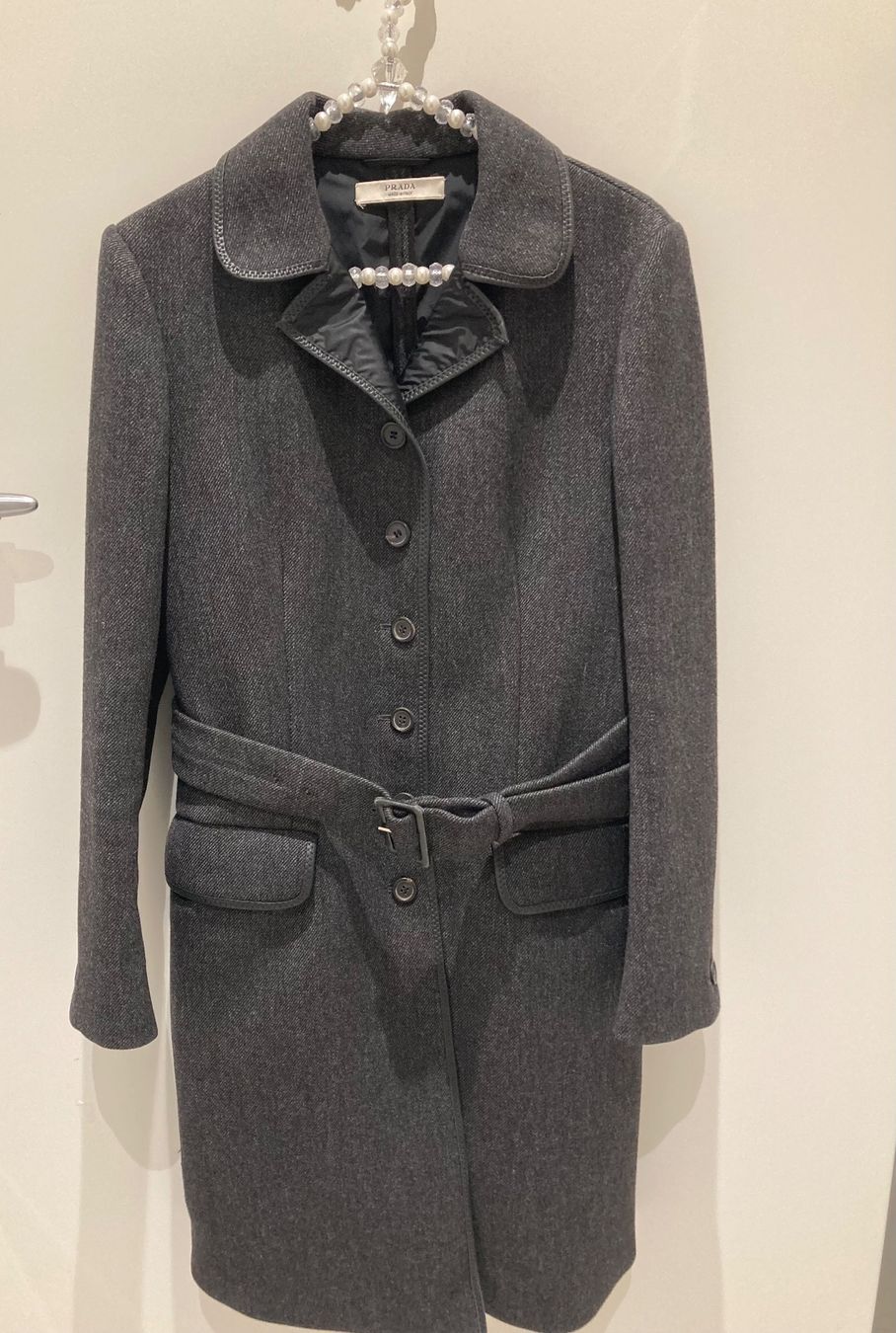 Prada Cappotti: Prada mantello no 40I-36CH – Usato da Paradiso venduto da Kayakara