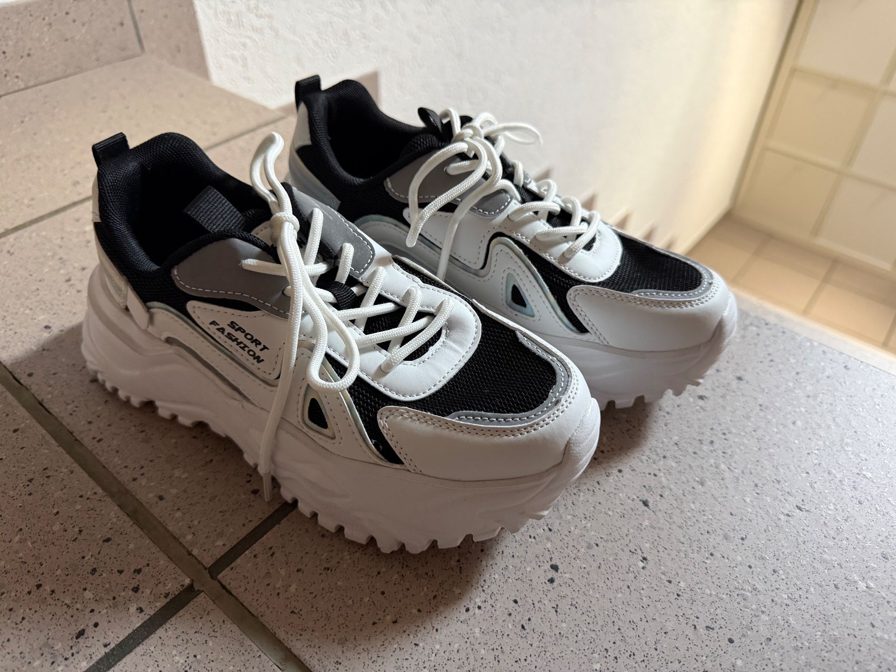 Chaussures femmes: Sneaker Gr. 37 – Neuf (Voir description) à Lupfig par jan_gm2k
