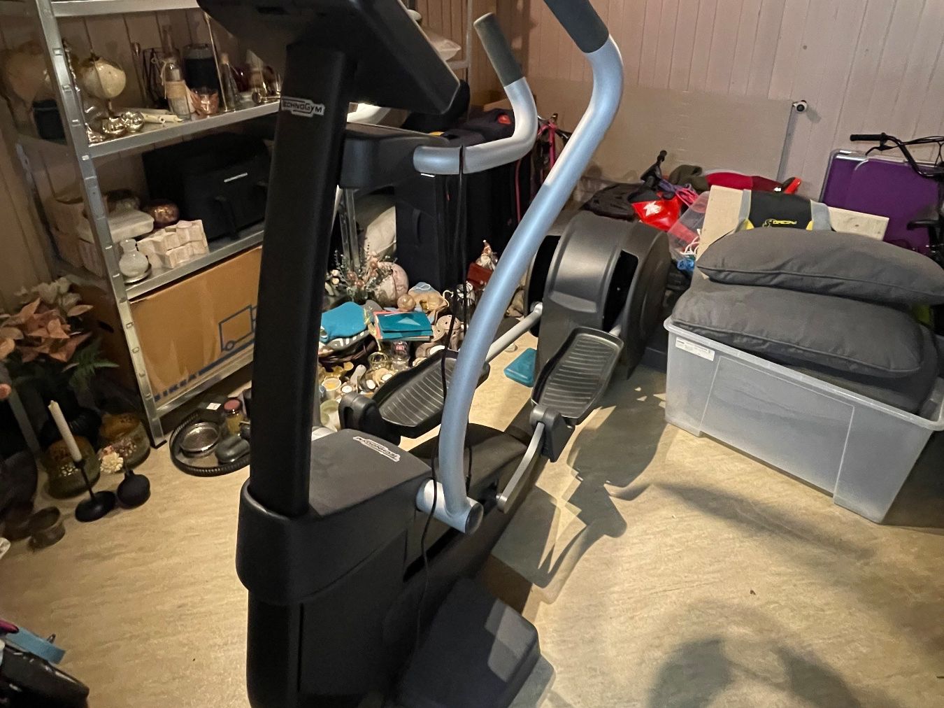 Technogym Vélos d'appartement: Letze chance!Crosstrainer Technogym Gebrauchter Zustand – D'occasion à Diessbach b. Büren par martin2286 1