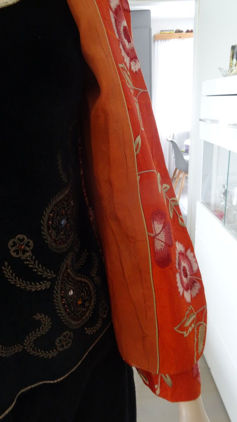 Giacche: Orange Seidenjacke mit Blumenmuster, Gr. 38 – Usato da Ehrendingen venduto da CHMEX 4