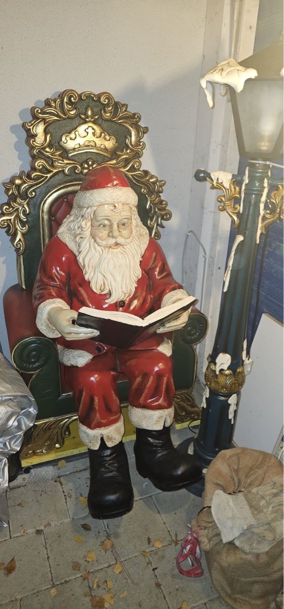 Figuren: Sitzender Weihnachtsmann auf einem Thron mit Laterne – Gebraucht aus Laufen von blikebasel 1
