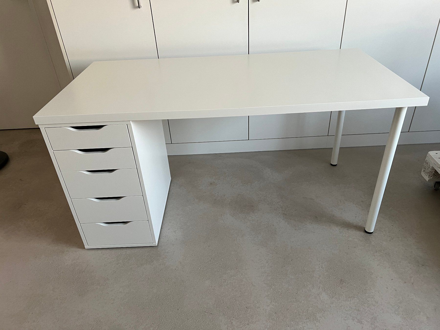 Ikea Scrivanie: IKEA Schreibtisch 150x75cm mit Korpus – Usato da Hohenrain venduto da Anirob