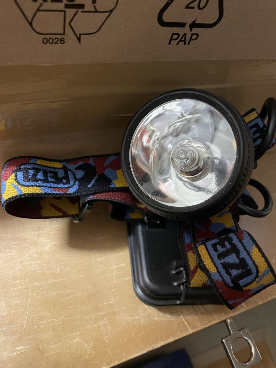 Petzl Lampade: Stirnlampe Vintage Petzl – Usato da Ostermundigen venduto da Master05