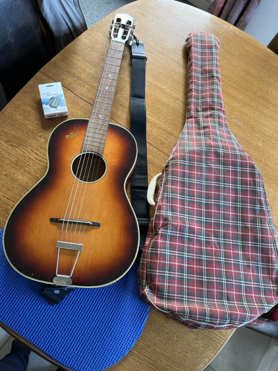 Strumenti musicali: Gitarre Royal – Usato da neuenhof venduto da cocoros
