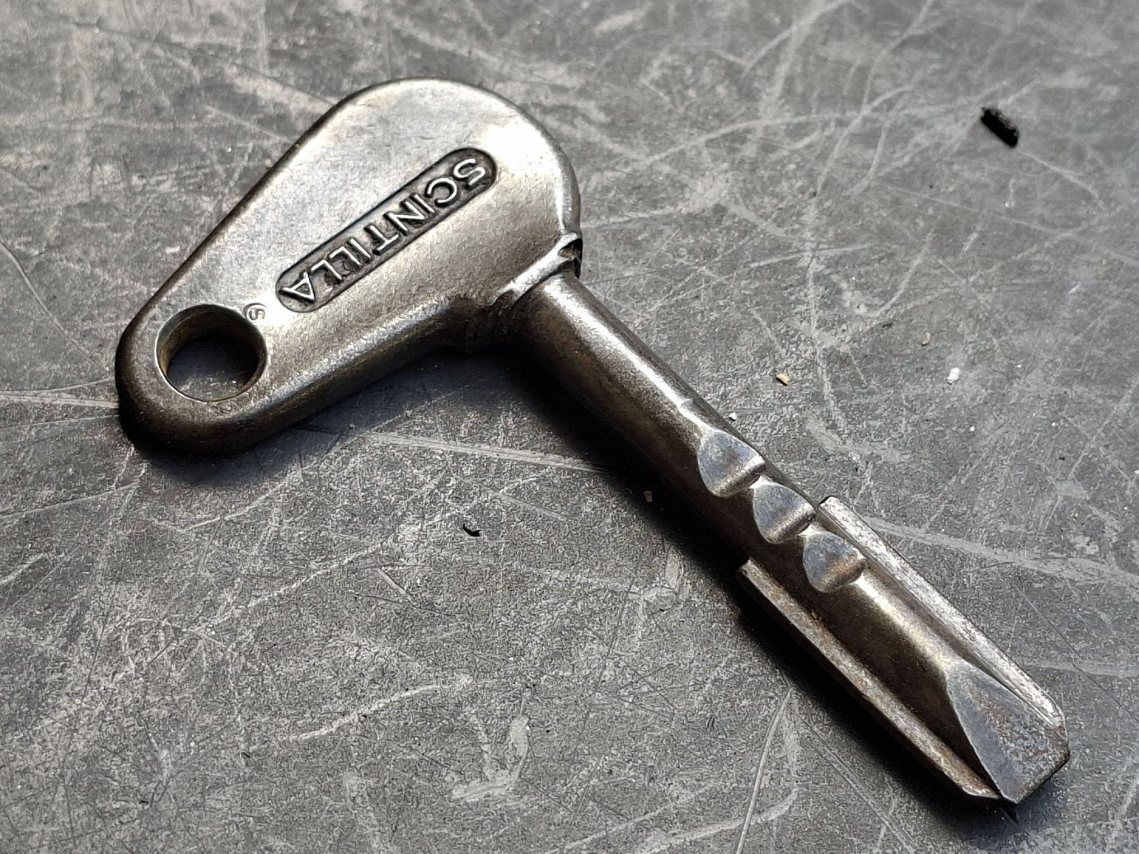 Saurer Accessori per altri veicoli: scintilla clef schlussel oldtimer auto Berna Saurer trucks – Usato da lausanne venduto da Nicolier0