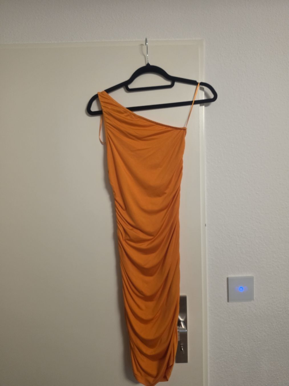 Stradivarius Vestiti: Oranges Kleid enganliegend – Nuovo (secondo la descrizione) da Embrach venduto da sar_dq2y