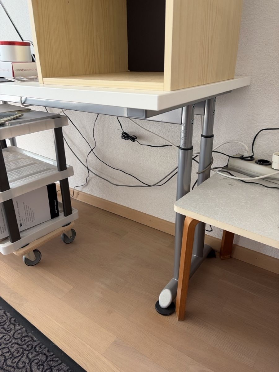 Bureaux: Eckschreibtisch – D'occasion à Märwil par tam_wrv6 1