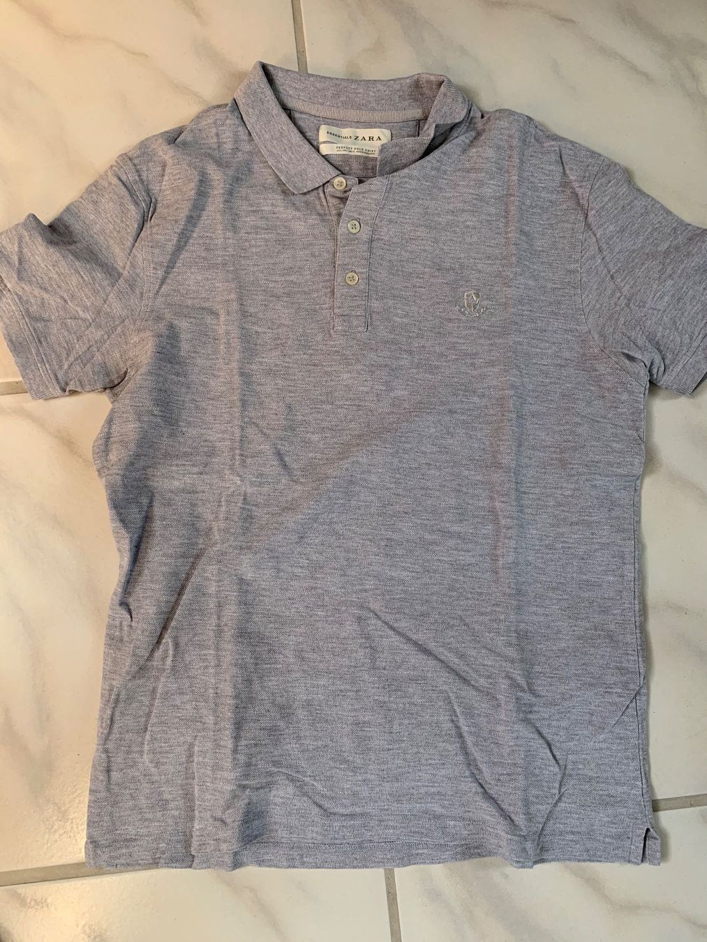 Zara Polo-Shirts: Zara polo shirt, grau, L – Gebraucht aus Langnau am Albis von CollectingCoRe