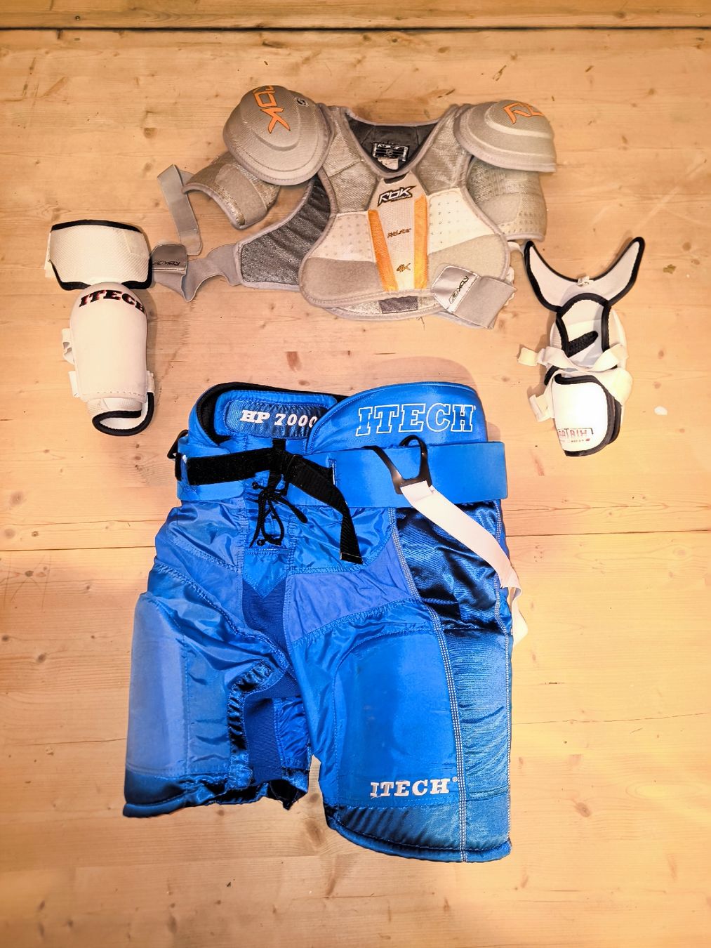 Protezioni & Imbottiture: *** Eishockey-Ausrüstung *** – Usato da Othmarsingen venduto da Othm13