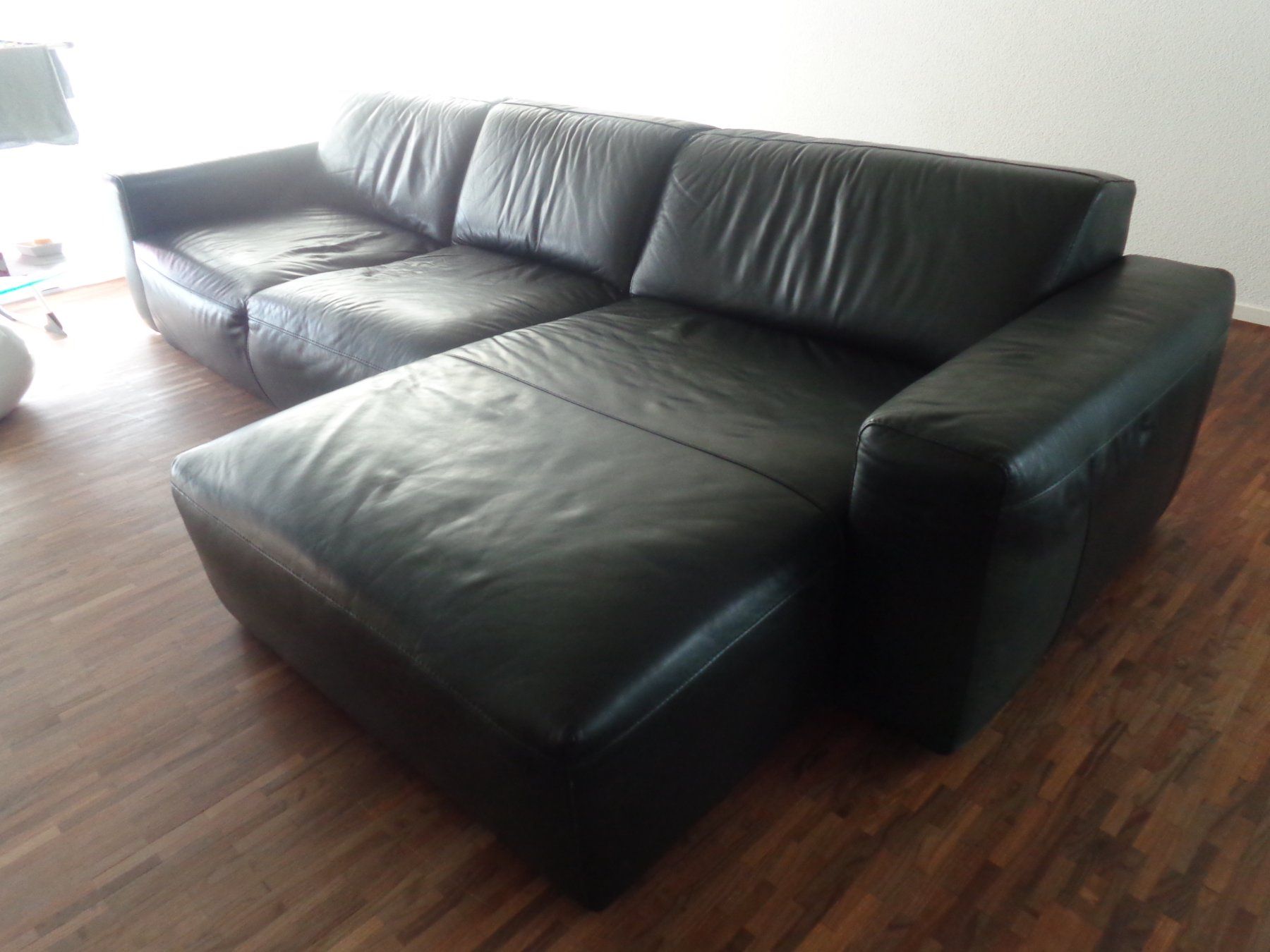 Sofas: Ledersofa zweiteilig von Möbelfachgeschäft mit Glastisch – Gebraucht aus Sirnach von spilo01 2