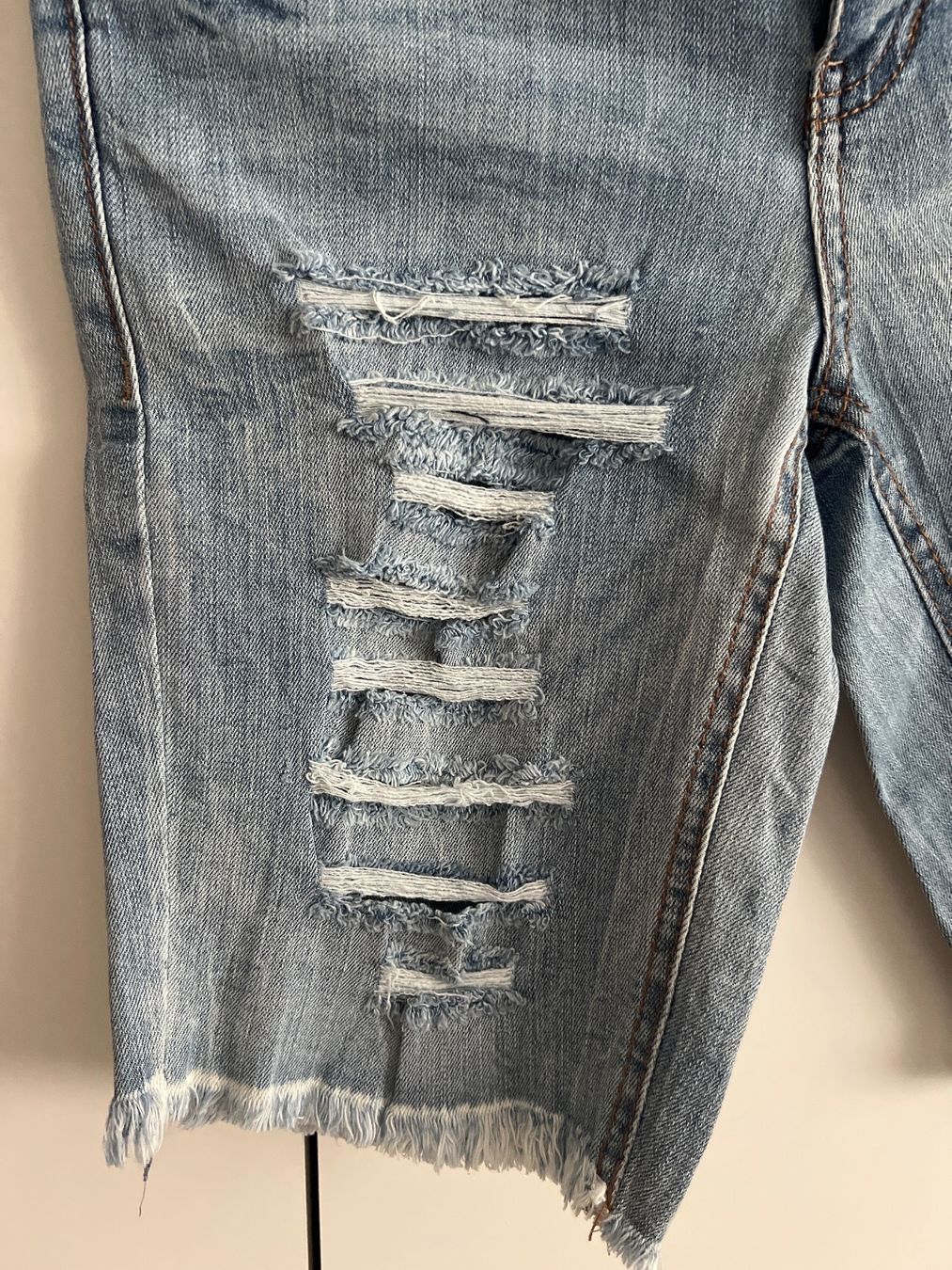 Jeans: Short en jean déchiré - taille 34/36 – Neu (gemäss Beschreibung) aus Renens VD von sar_bwz5 1