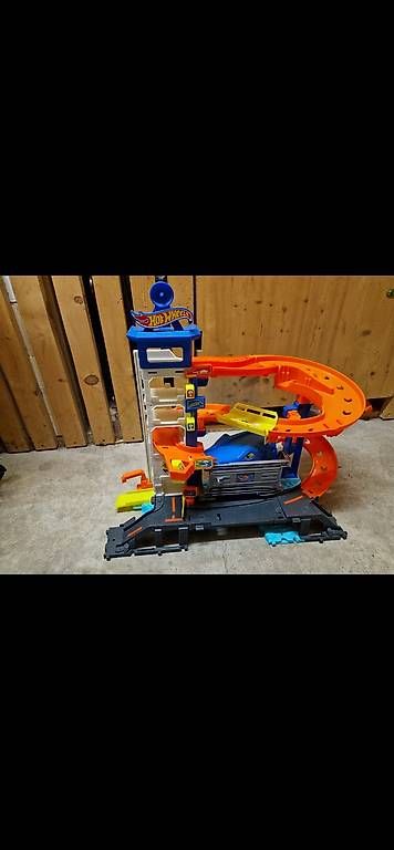 Spielzeuge: Circuit HotWheels garage – Gebraucht aus Versoix von Macra_17