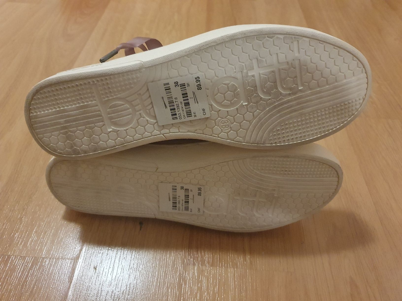 Scarpe da donna: neue Sneaker von Bugatti – Nuovo e nell'imballaggio originale da St. Gallen venduto da 1811123 5