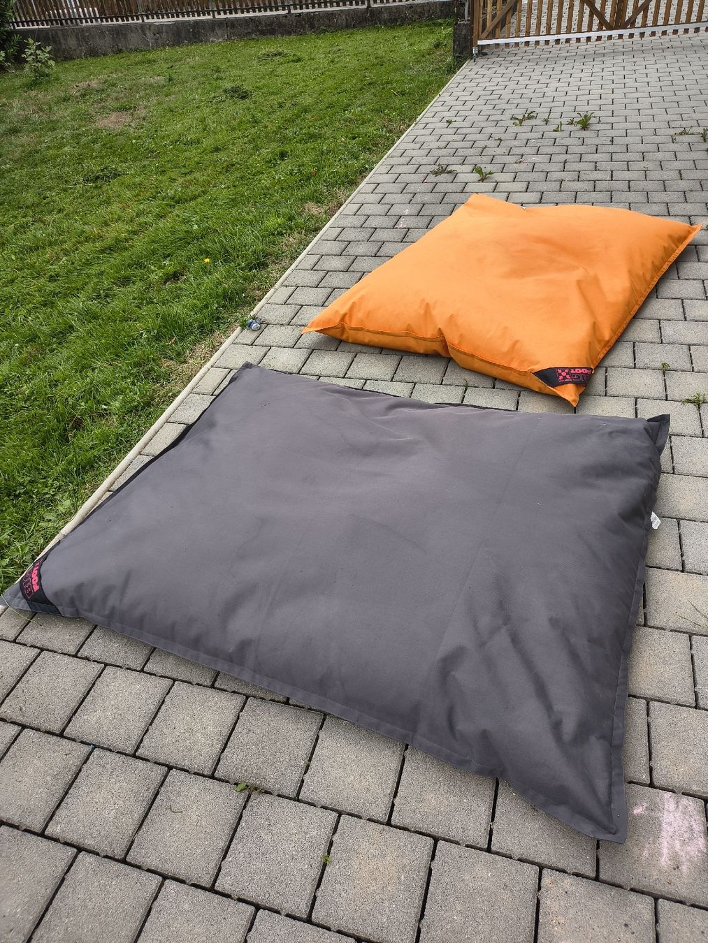 Poltrone: Sitzsäcke für Draussen – Usato da Bronschhofen venduto da Hanne2 1