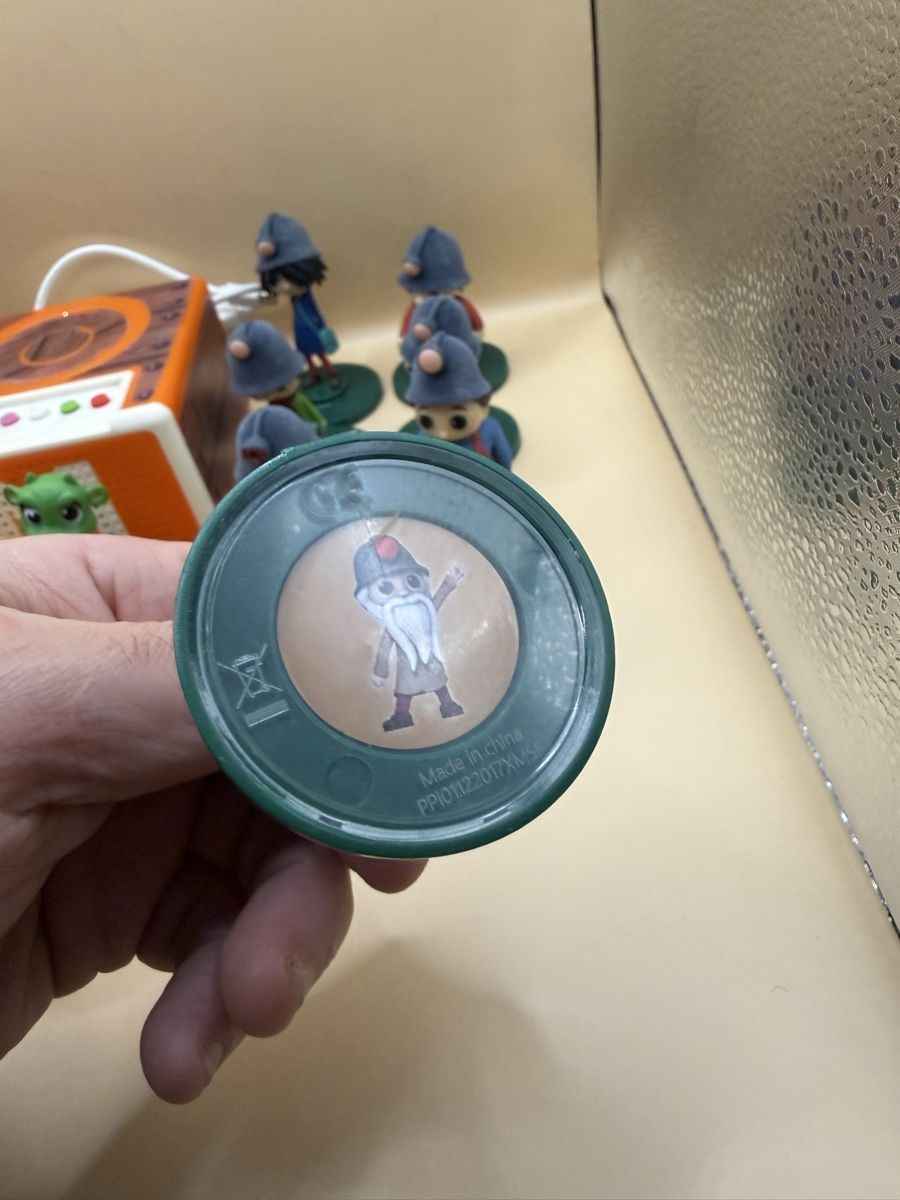 Migros Spielzeuge: Migros Mania: 17 figurines & Box – Gebraucht aus Genève von sho_67qj 8