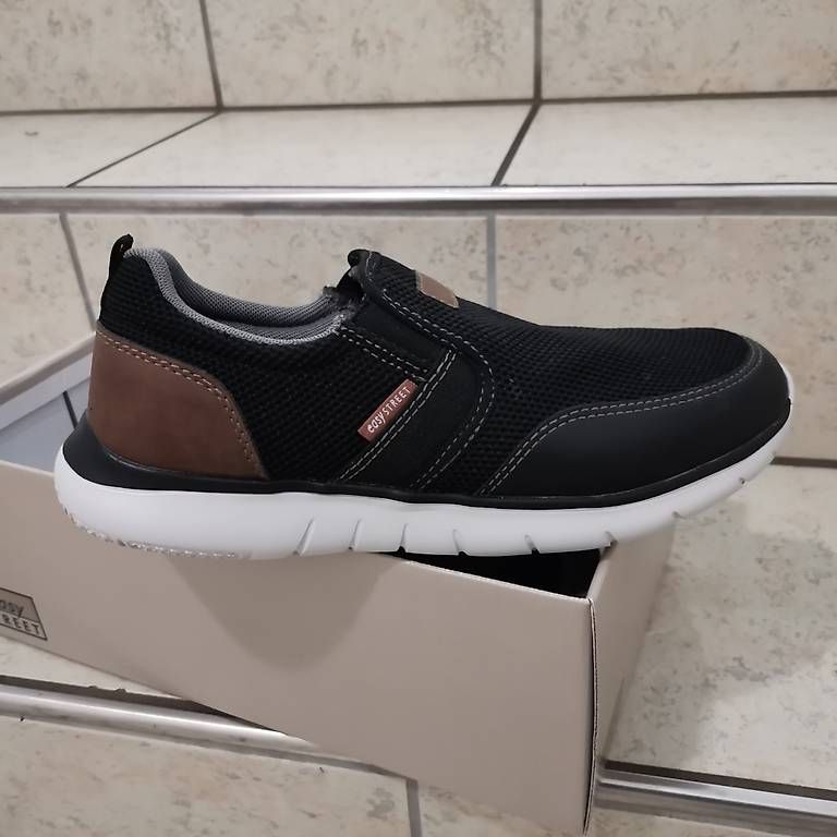 Scarpe da uomo: Schuhe NEUE Herren/ Jungs gr 39 – Nuovo e nell'imballaggio originale da Bronschhofen venduto da Katrusja