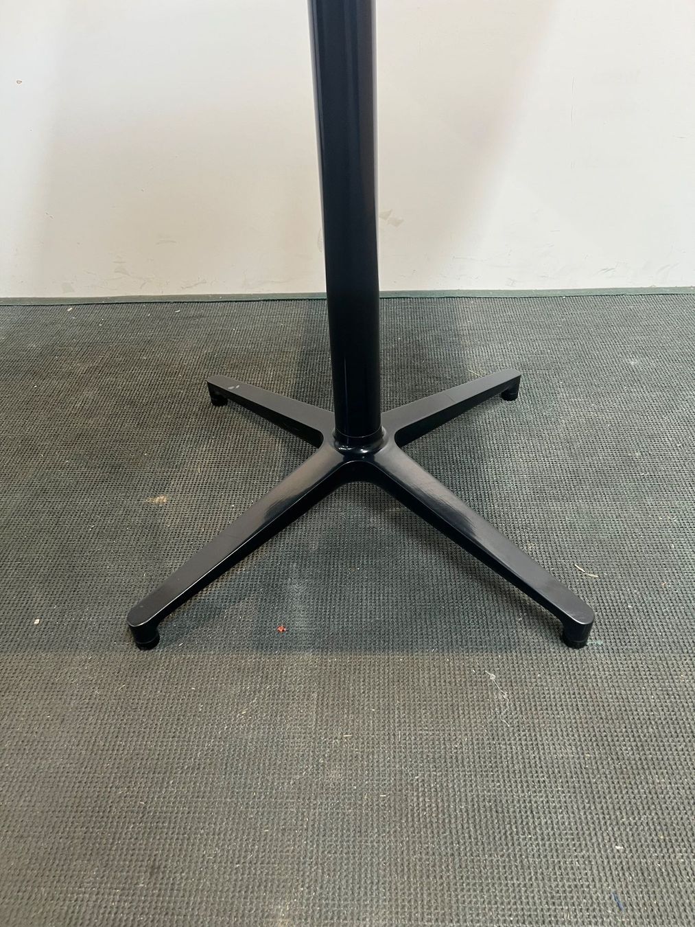 Vitra Tavoli: 012 VITRA Bistro Table indoor – Usato da Wangen an der Aare venduto da TBYN 5