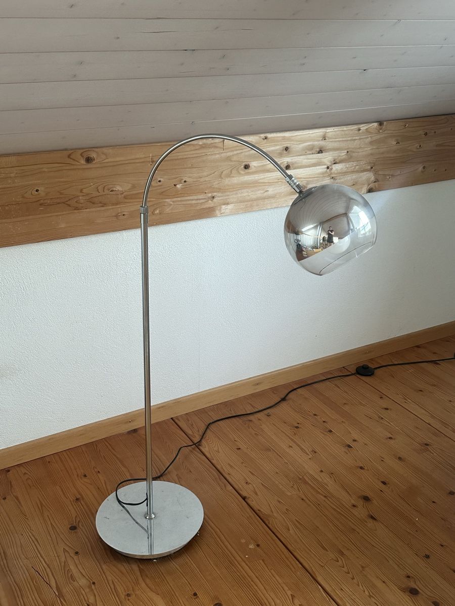 Lampes: Stehleuchte Chrom Vintage – D'occasion à Muttenz par Pinotmus