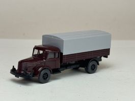 GB3-   Wiking Krupp Titan Pritschen LKW dunkelbraun