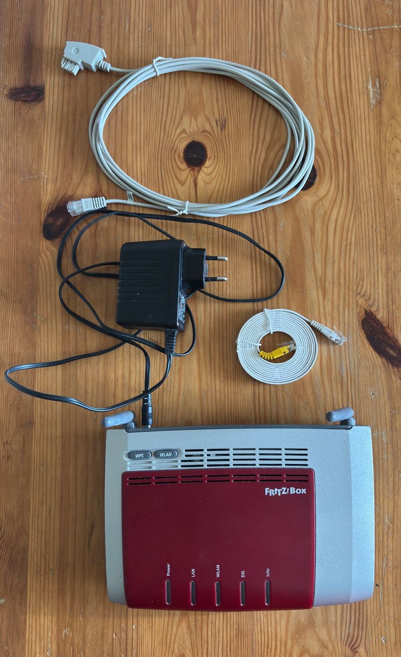 Fritz Modems & Router: FRITZ!Box 3272 WLAN Router mit Zubehör – Gebraucht aus Sonterswil von dwidi