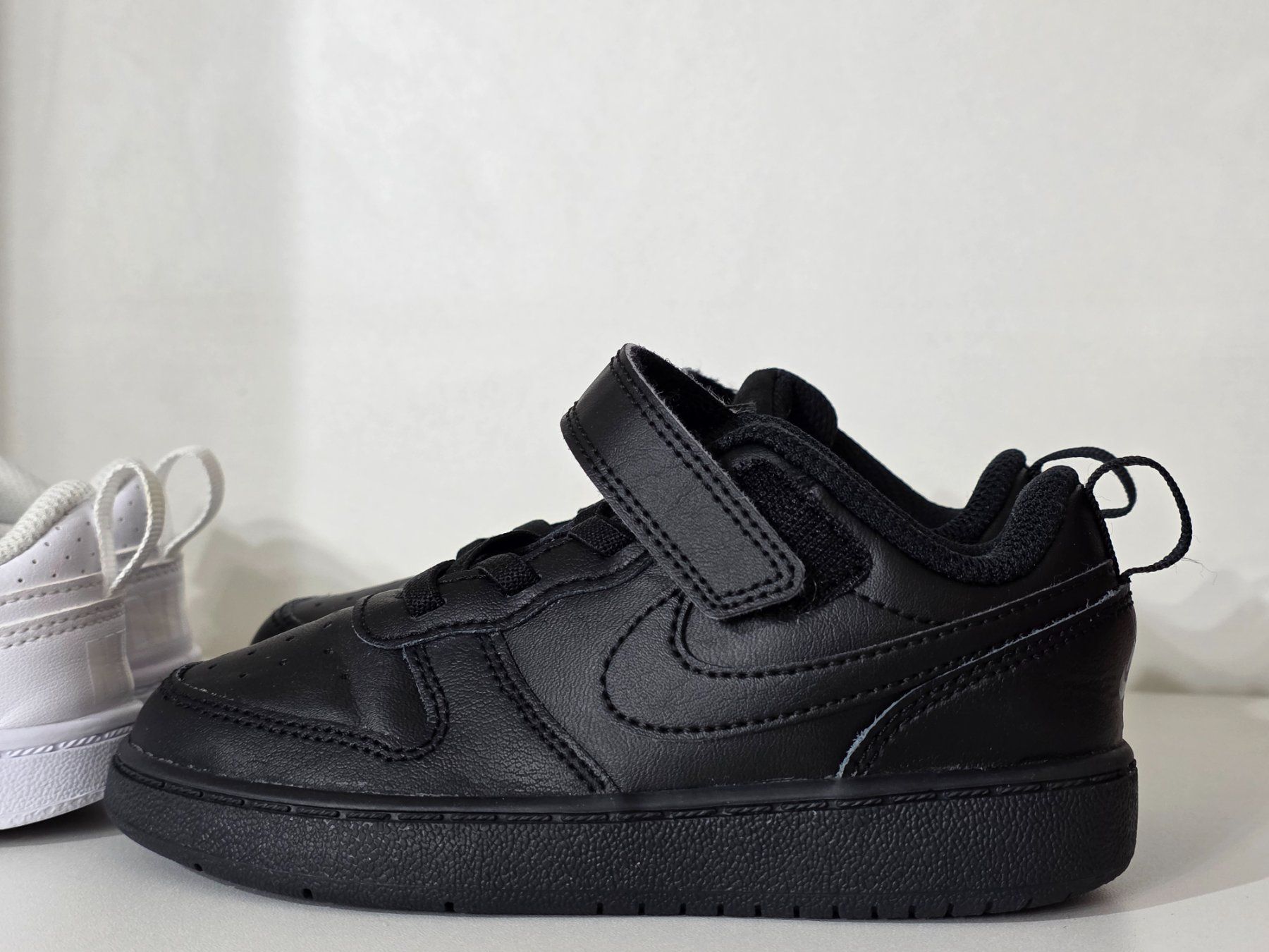 Schuhe für Jungen: 2 Paar Nike Kinder Schuhe Grösse 26 – Gebraucht aus Scherzingen von Benjanil 1